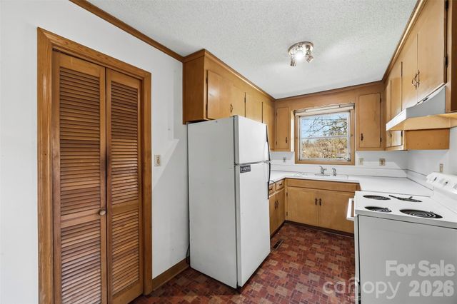 108 W Washington Avenue, Bessemer City, NC 28016