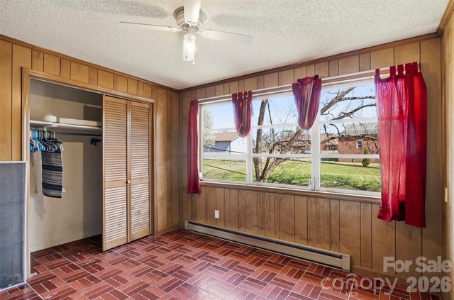 108 W Washington Avenue, Bessemer City, NC 28016