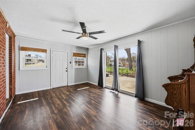 108 W Washington Avenue, Bessemer City, NC 28016