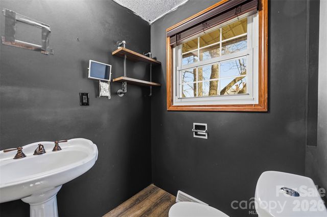 108 W Washington Avenue, Bessemer City, NC 28016