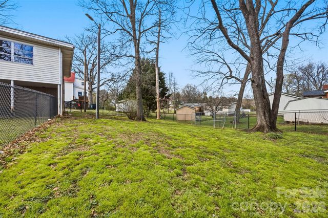 108 W Washington Avenue, Bessemer City, NC 28016