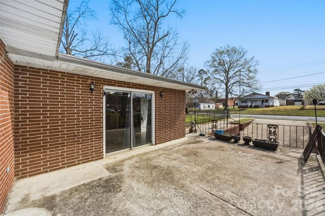 108 W Washington Avenue, Bessemer City, NC 28016