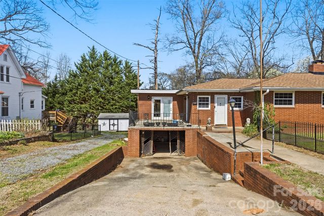 108 W Washington Avenue, Bessemer City, NC 28016