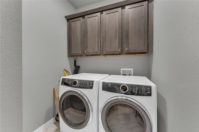 2158 N Woodlark Lane, Fayetteville, AR 72704