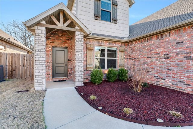 2158 N Woodlark Lane, Fayetteville, AR 72704