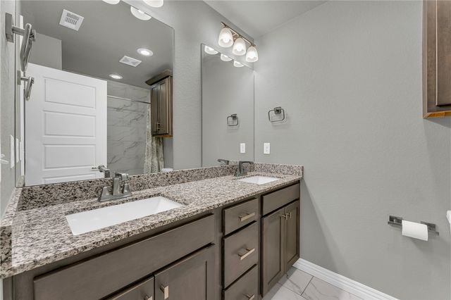 2158 N Woodlark Lane, Fayetteville, AR 72704