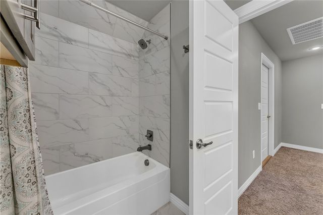 2158 N Woodlark Lane, Fayetteville, AR 72704