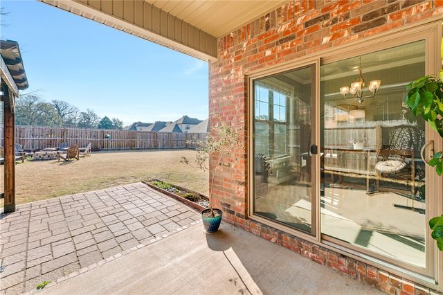 2158 N Woodlark Lane, Fayetteville, AR 72704