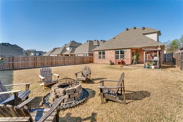 2158 N Woodlark Lane, Fayetteville, AR 72704