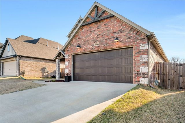 2158 N Woodlark Lane, Fayetteville, AR 72704