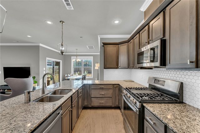 2158 N Woodlark Lane, Fayetteville, AR 72704