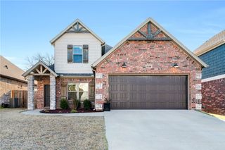 2158 N Woodlark Lane, Fayetteville, AR 72704