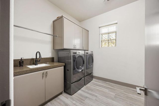 282 Loch Lomond Road, Rancho Mirage, CA 92270