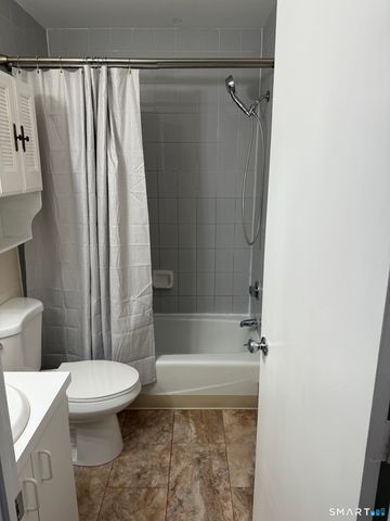 925 Oronoke Road 30L, Waterbury, CT 06708