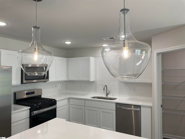 112 Mclauren Place, Fountain Inn, SC 29644