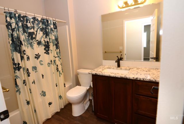 7589 Edgebrook Dr, Nampa, ID 83687
