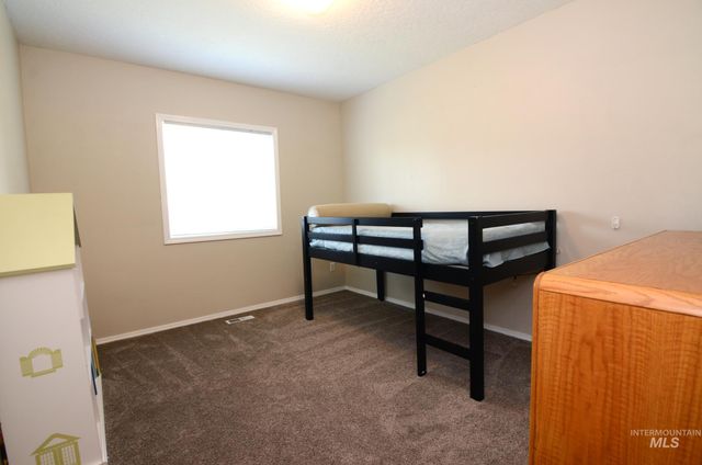 7589 Edgebrook Dr, Nampa, ID 83687