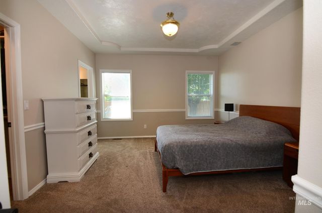 7589 Edgebrook Dr, Nampa, ID 83687