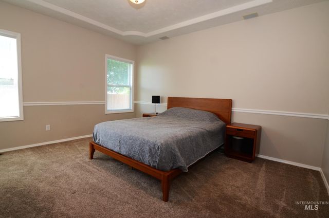 7589 Edgebrook Dr, Nampa, ID 83687