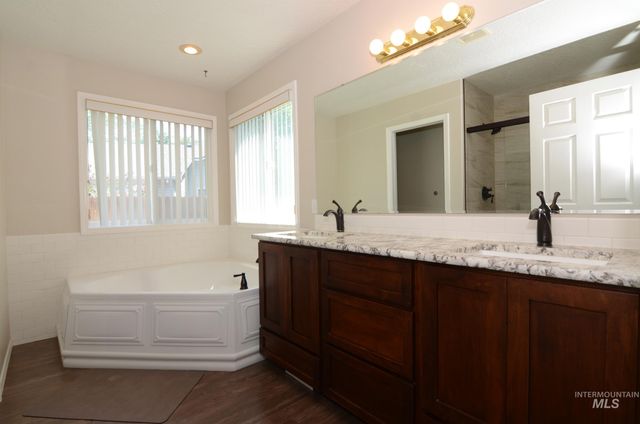 7589 Edgebrook Dr, Nampa, ID 83687