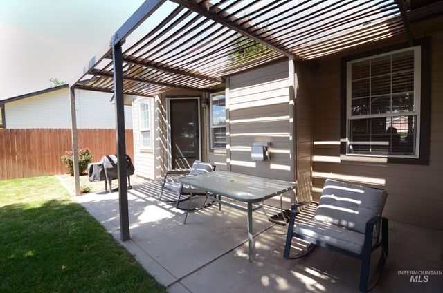 7589 Edgebrook Dr, Nampa, ID 83687