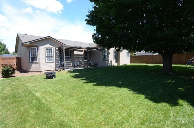 7589 Edgebrook Dr, Nampa, ID 83687