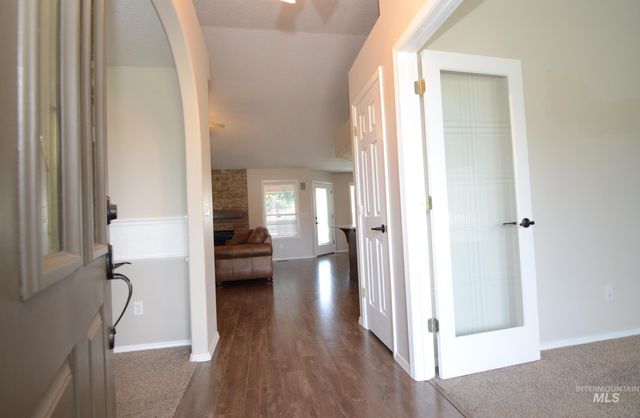 7589 Edgebrook Dr, Nampa, ID 83687