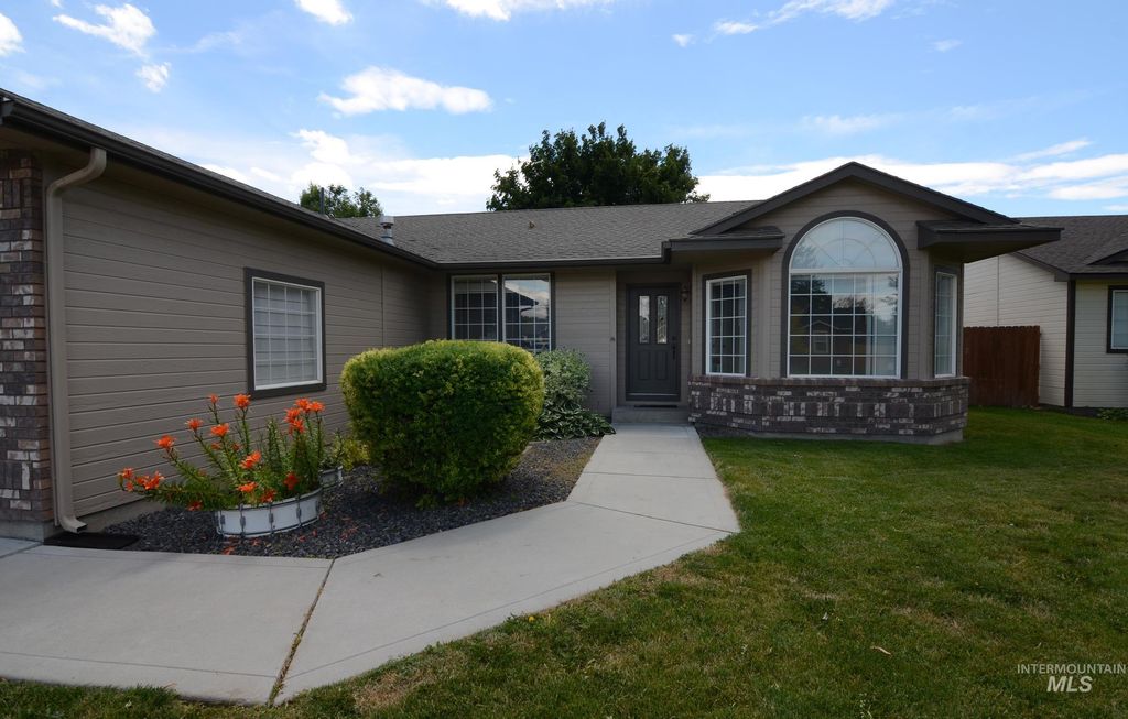 7589 Edgebrook Dr, Nampa, ID 83687