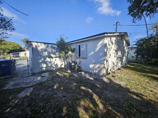 1833 NW 6th Avenue, Pompano Beach, FL 33060