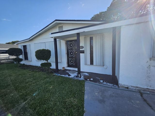 1833 NW 6th Avenue, Pompano Beach, FL 33060