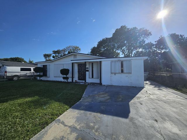 1833 NW 6th Avenue, Pompano Beach, FL 33060