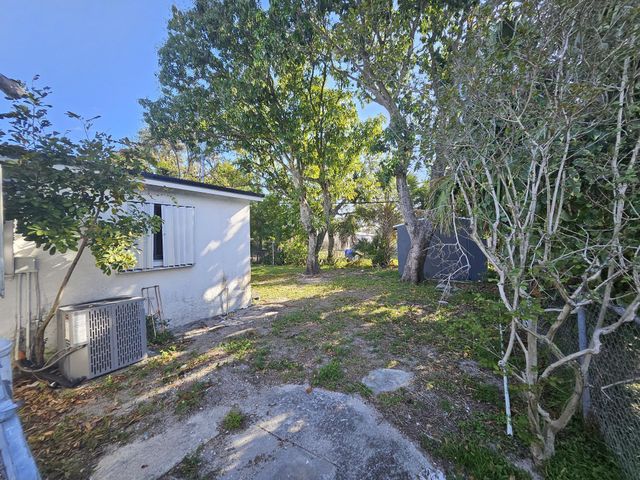 1833 NW 6th Avenue, Pompano Beach, FL 33060