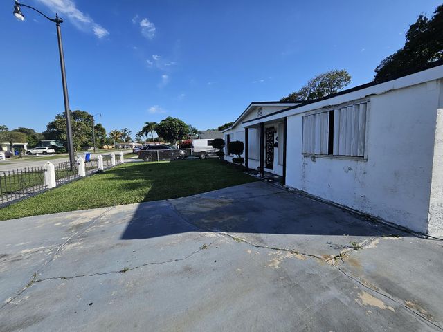 1833 NW 6th Avenue, Pompano Beach, FL 33060