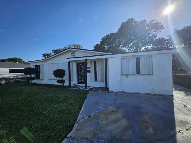 1833 NW 6th Avenue, Pompano Beach, FL 33060