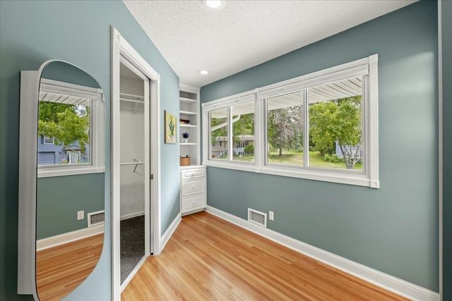 12914 5th Avenue S, Burnsville, MN 55337