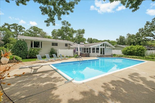 12914 5th Avenue S, Burnsville, MN 55337