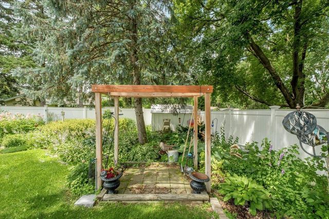 12914 5th Avenue S, Burnsville, MN 55337