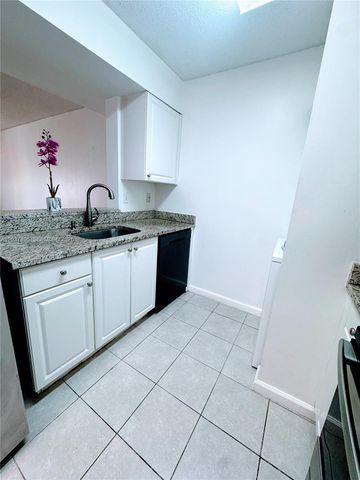 1341 SE 3rd Avenue 112, Dania Beach, FL 33004