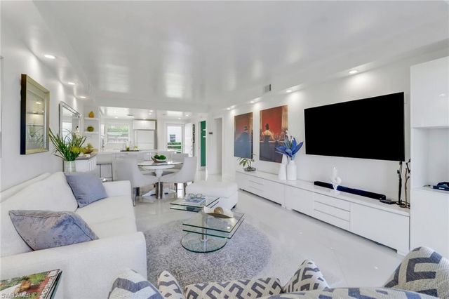 9 High Point CIR N 102, Naples, FL 34103