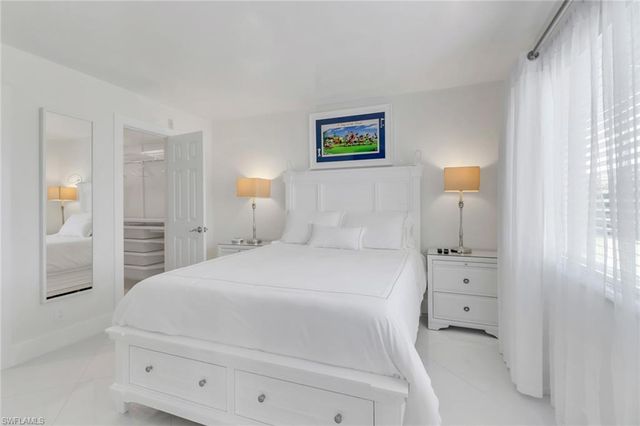 9 High Point CIR N 102, Naples, FL 34103