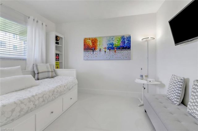 9 High Point CIR N 102, Naples, FL 34103