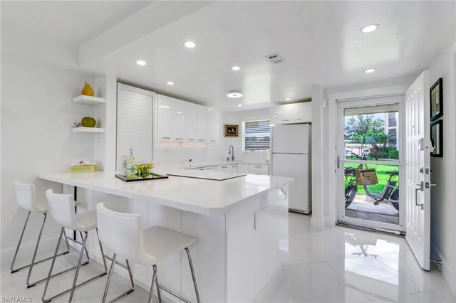 9 High Point CIR N 102, Naples, FL 34103