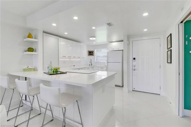 9 High Point CIR N 102, Naples, FL 34103