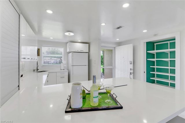 9 High Point CIR N 102, Naples, FL 34103