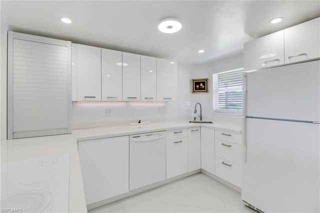 9 High Point CIR N 102, Naples, FL 34103