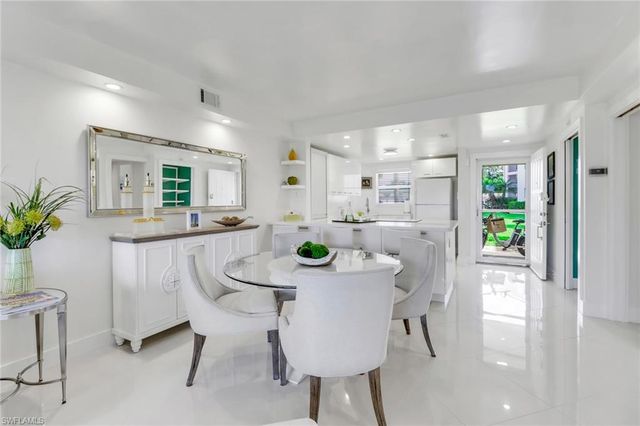 9 High Point CIR N 102, Naples, FL 34103