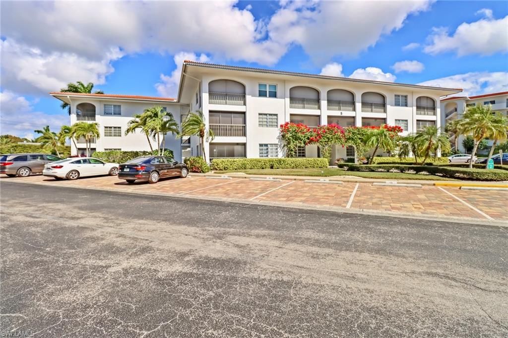 9 High Point CIR N 102, Naples, FL 34103