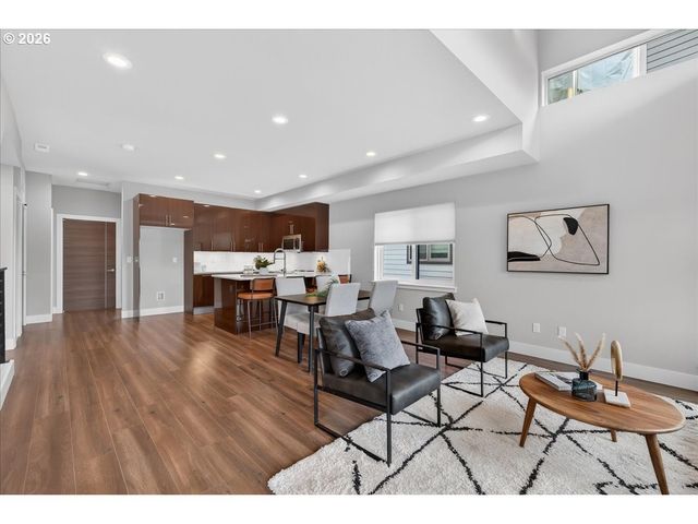 6745 Se GENROSA St, Hillsboro, OR 97123