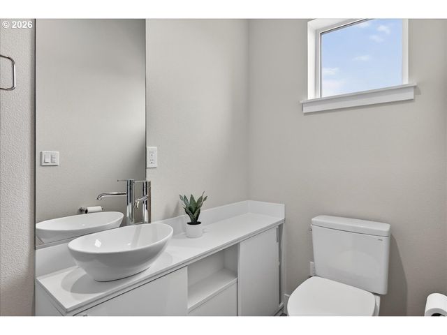 6745 Se GENROSA St, Hillsboro, OR 97123