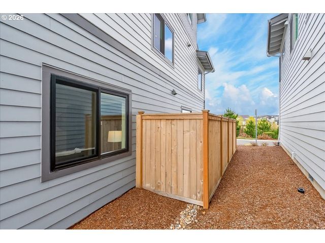 6745 Se GENROSA St, Hillsboro, OR 97123